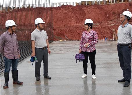 韋桂華、周善學(xué)到龍嶺大道三期項(xiàng)目調(diào)研