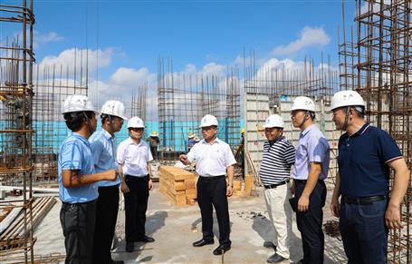 覃振華到融創(chuàng)江南林語項(xiàng)目調(diào)研