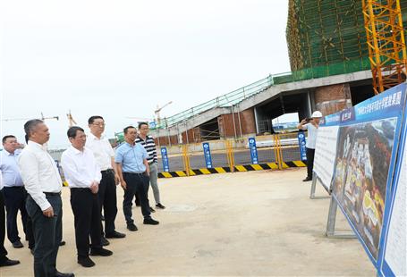 柳州市委書記吳煒、市長張壯到第十二分公司項目調研指導