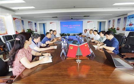 侯立林、李靜丹與廣西廣投臨港工業(yè)有限公司董事長(zhǎng)麥勇軍舉行工作會(huì)談